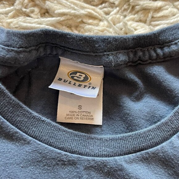 🔥 3/$20 Canucks Logo Tee - Picture 2 of 2